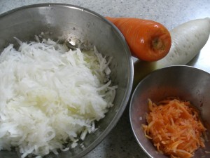 大おかみが作った大根と人参。美味しい時期になりました。