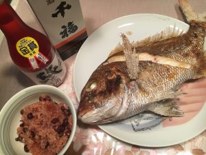 千の福に恵まれます様に。赤飯、鯛の尾頭付きで。