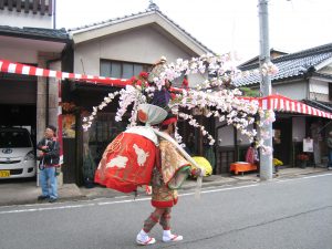 我が常会が大切に保管する江戸時代の母衣です