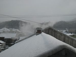 屋根の雪が蒸気で溶けないかしら？